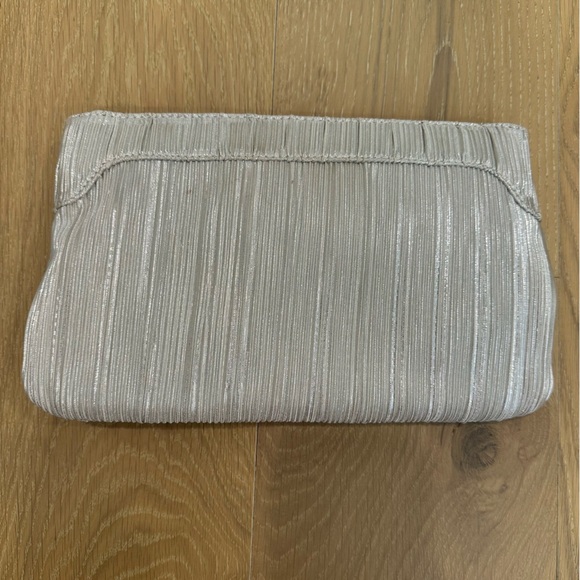 Lulus Champagne Metallic Pleated Clutch Purse Shoulder Bag Bridal Wedding Formal - Picture 8 of 16